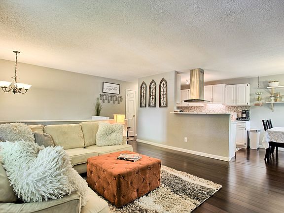 4th image of 14 Ginger Lake Dr W