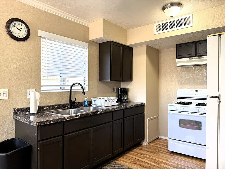 525 E Ridgecrest Blvd — Photo 14