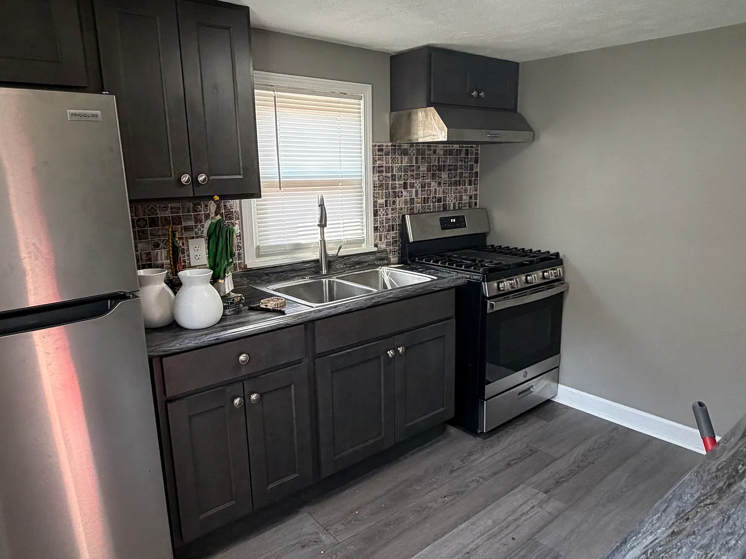 2 bed, $1,100 — Photo 2