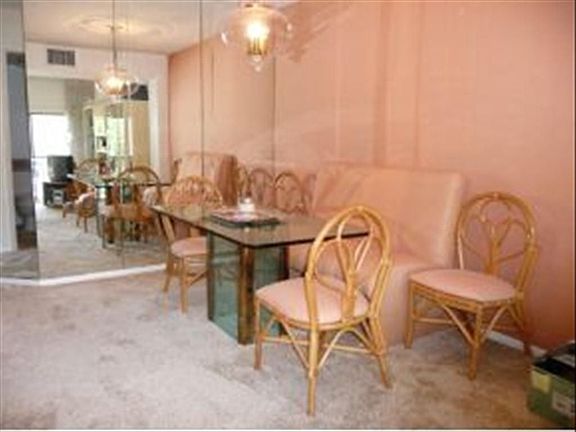 TOWN HOUSE SQUARE 108-A