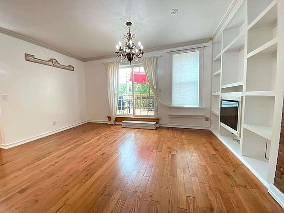 4th image of 15 Belvedere St Penthouse 1