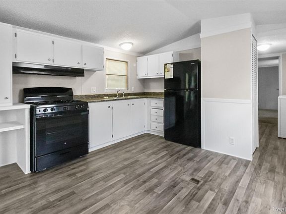 4th image of 46000 Geddes Rd #7