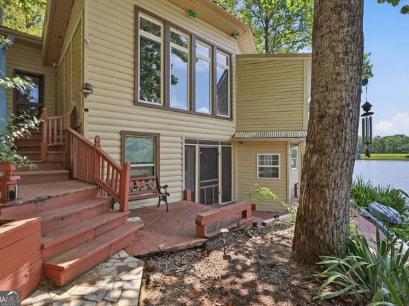 1049 Mountain Shadows Dr, Cleveland, GA 30528