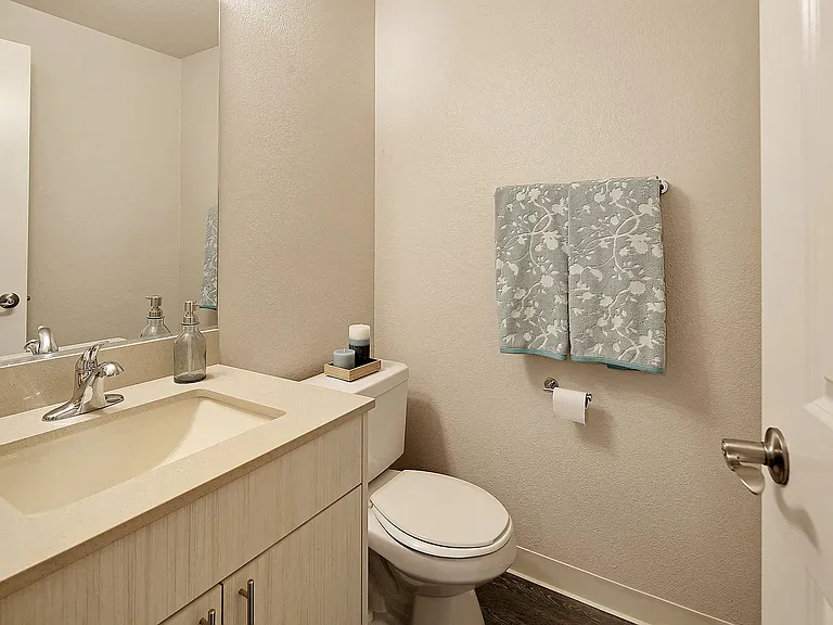Starboard Apartments — Photo 8