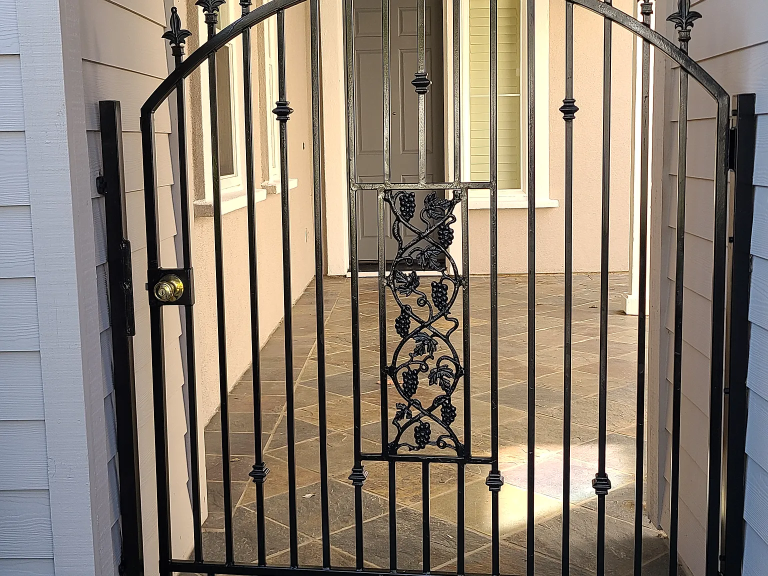 4 bed, 3.5 bath, 3160 sqft, $3,400 — Photo 1