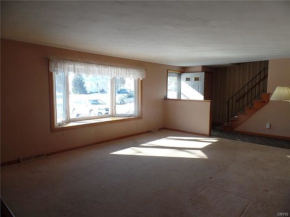3rd image of 204 Patricia Dr
