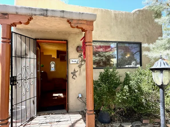104 Avenue De Las Velasquez, Taos, NM 87571
