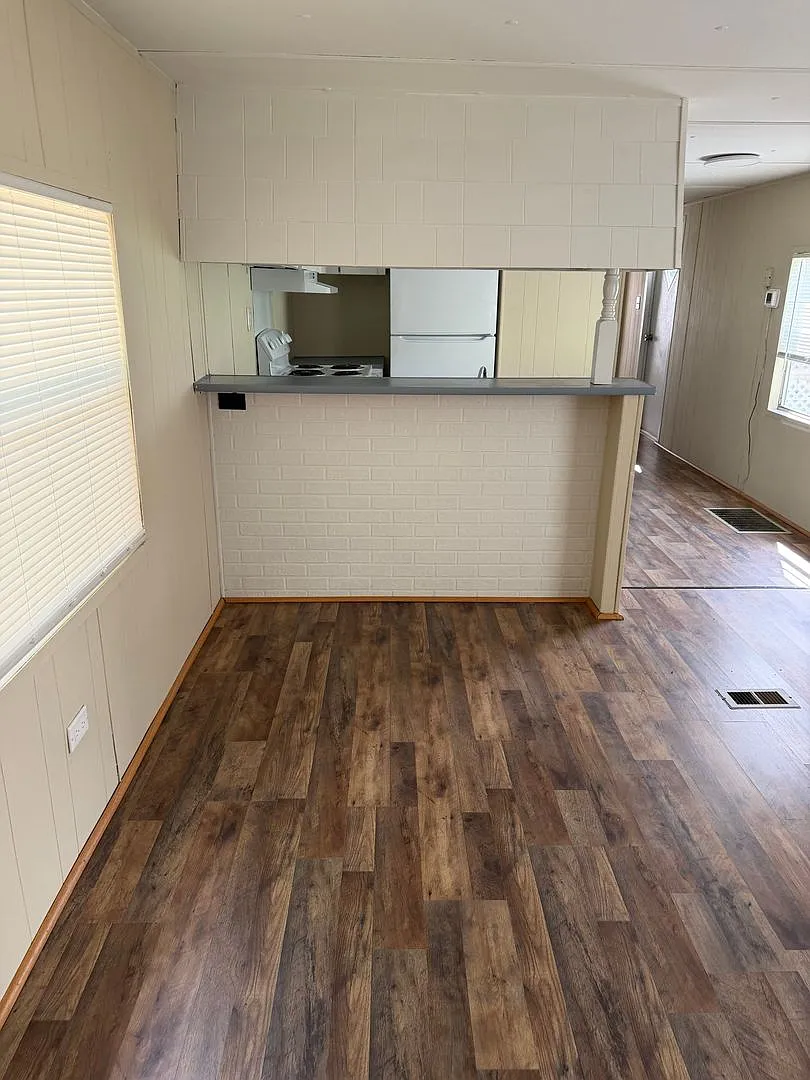 Mobile Home For Rent in Denver Area — Photo 4