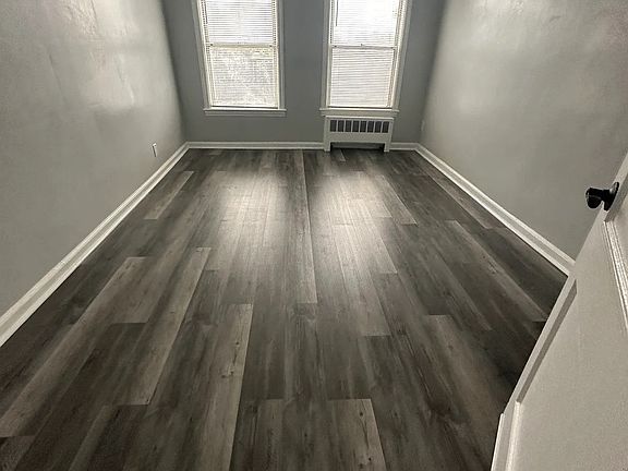 2nd image of 807 W 48th St APT 105