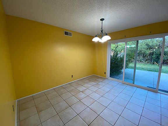 Breakfast / Eating Area