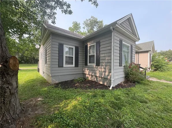 2423 Mary St, Saint Joseph, MO 64507