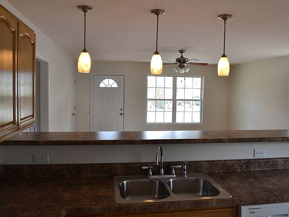 4th image of 617 Radford Pl