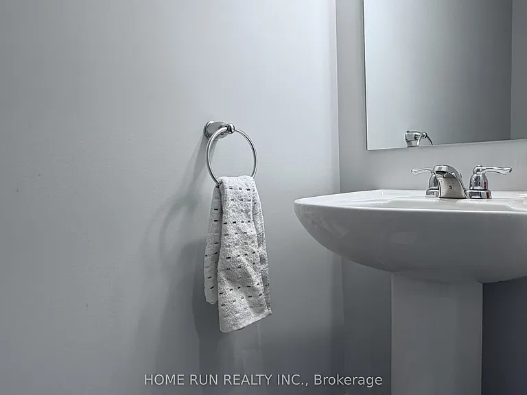 219 Billrian Cres — Photo 3