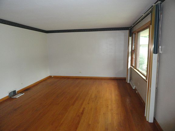 4th image of 516 Marie Dr