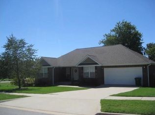 1877 N Batsford Dr, Fayetteville, AR 72704