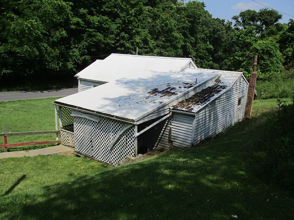 2nd image of 910 Palmer Ave