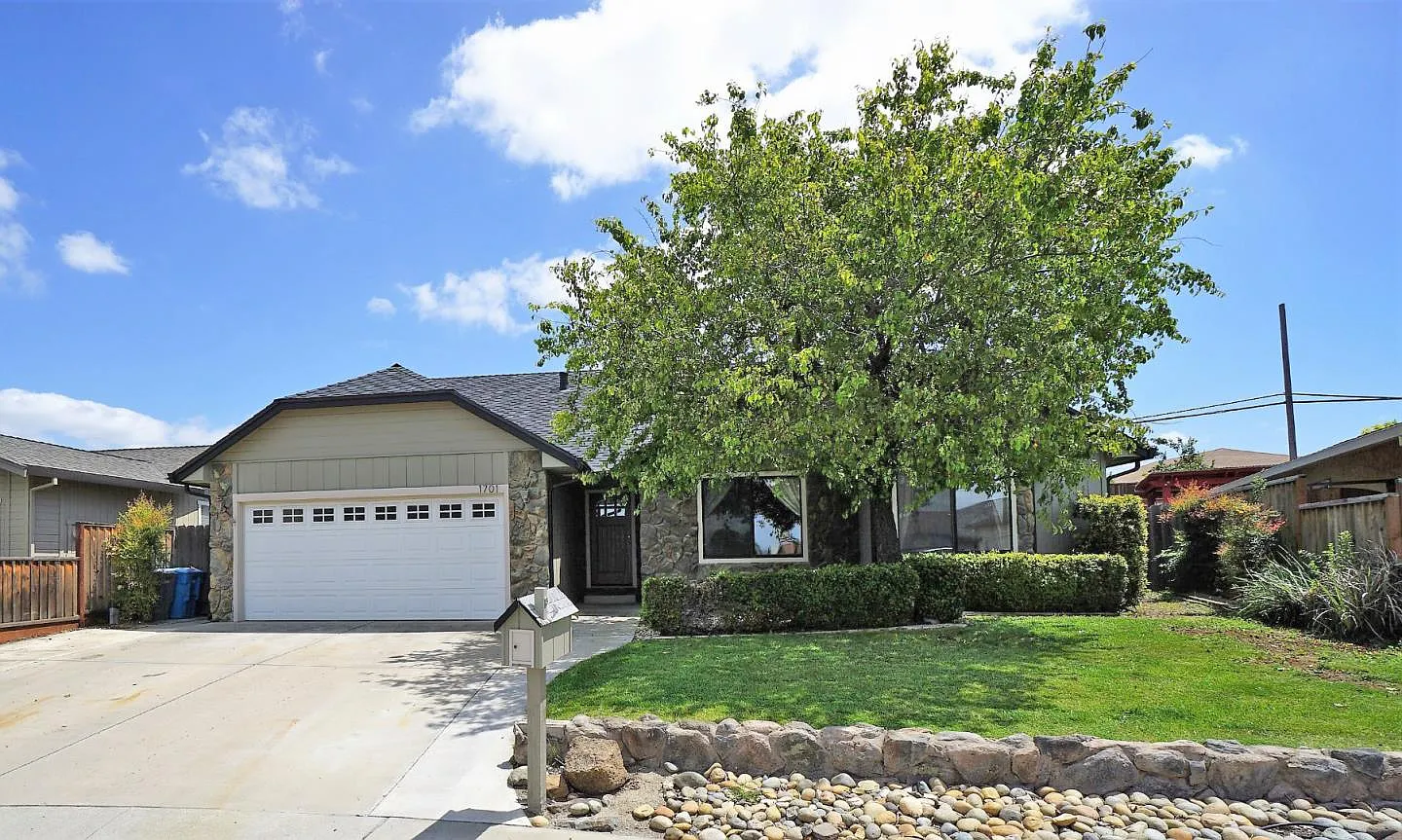 1701 Monticello Dr photo 1