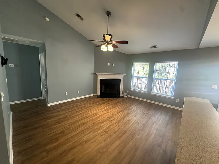 244 Avonshire Dr — Photo 5