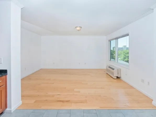 22 Attorney St #H, Hempstead, NY 11550