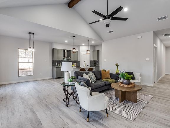 4th image of 418 Kelly Ln