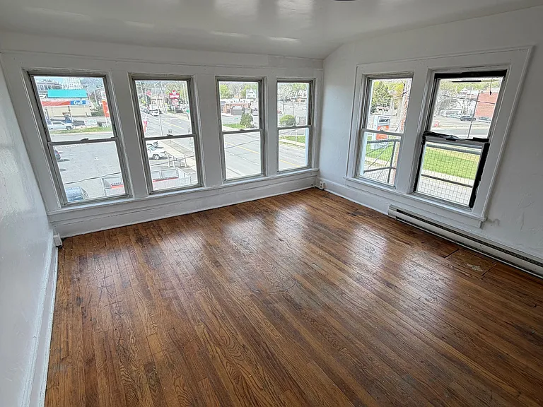 1408 E Main St — Photo 3