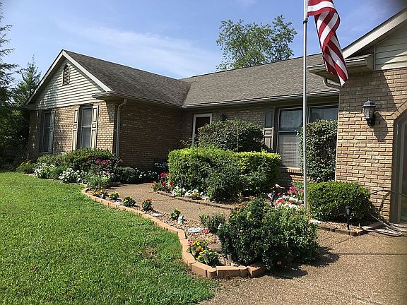 BRICK HOME/INGROUND
POOL!  SCREENPORCH