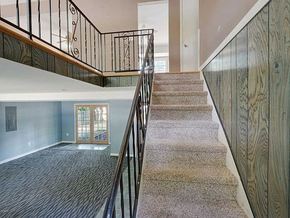3rd image of 62 Raymond Ave