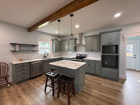 2nd image of 701 18th St