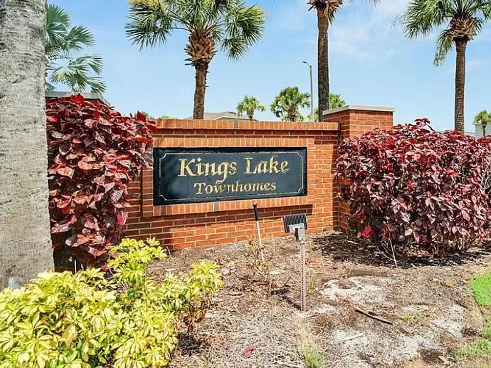 Front entrance to complex.