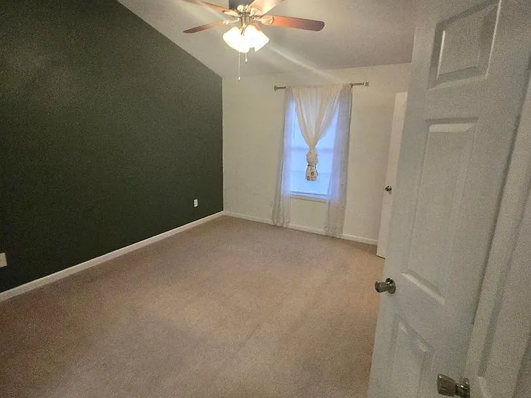 140 Amanda Ln — Photo 17