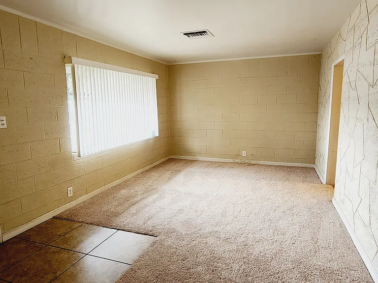 600 Essex East Dr — Photo 3