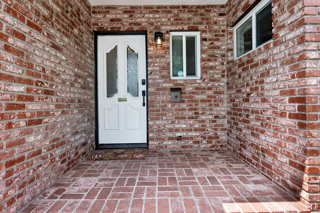 4 bed, 2431 sqft, $5,200 — Photo 3
