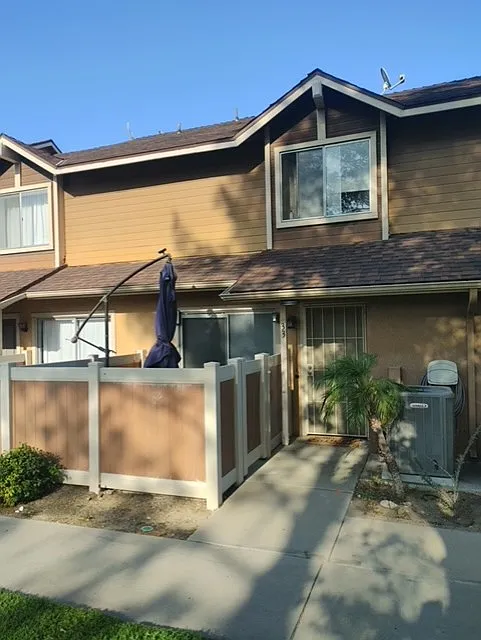 Building Photo - 1460 Kendall Dr #33