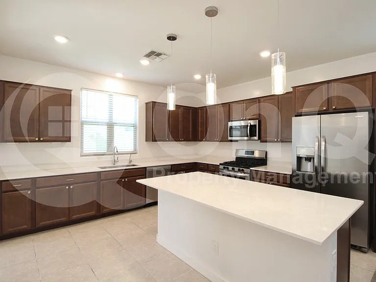 1158 E Sabino Dr — Photo 2