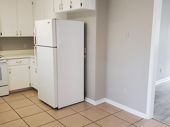 Fridge with icemaker. As is.