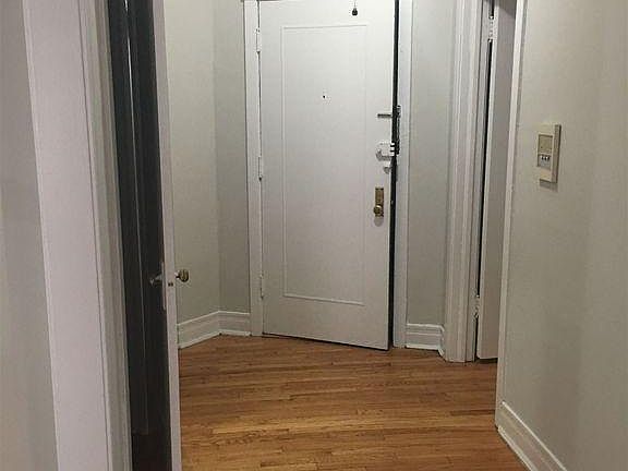 3rd image of 6740 N Lakewood Ave #67383A