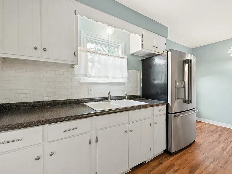 457 E Royal Forest Blvd — Photo 7