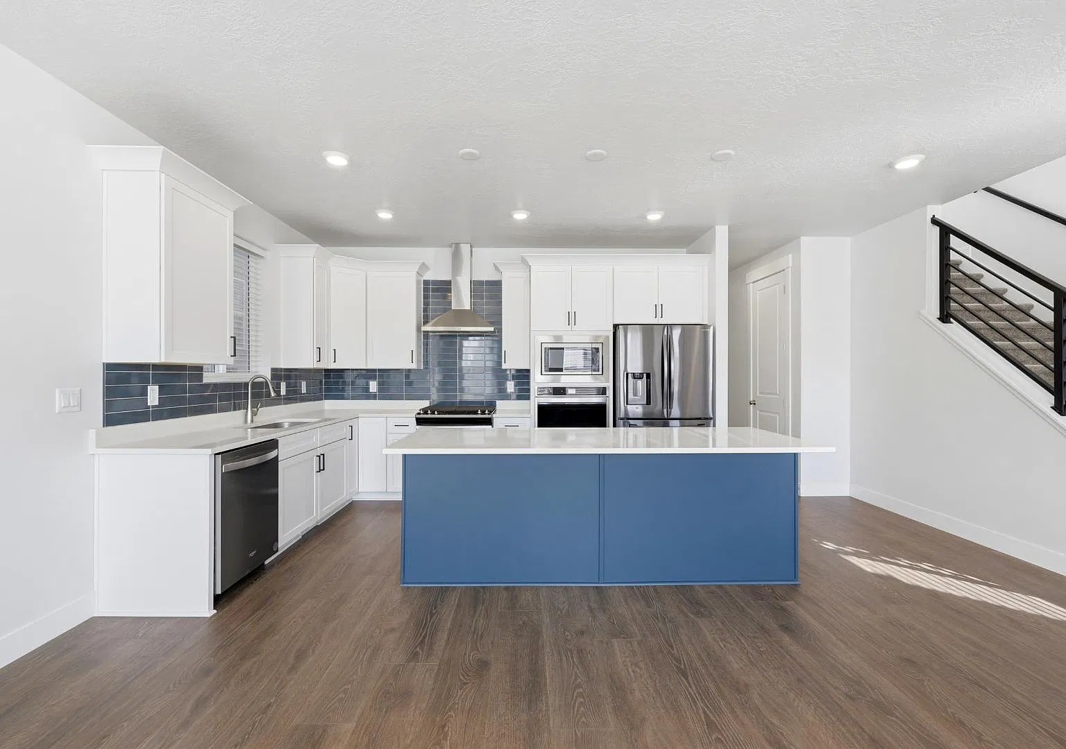 1281 Village Green Trl — Photo 4