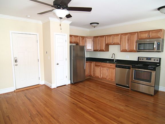 3rd image of 4245 W Pine Blvd #8735136