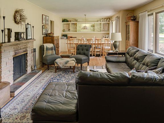 3rd image of 3120 Fleetwood Dr