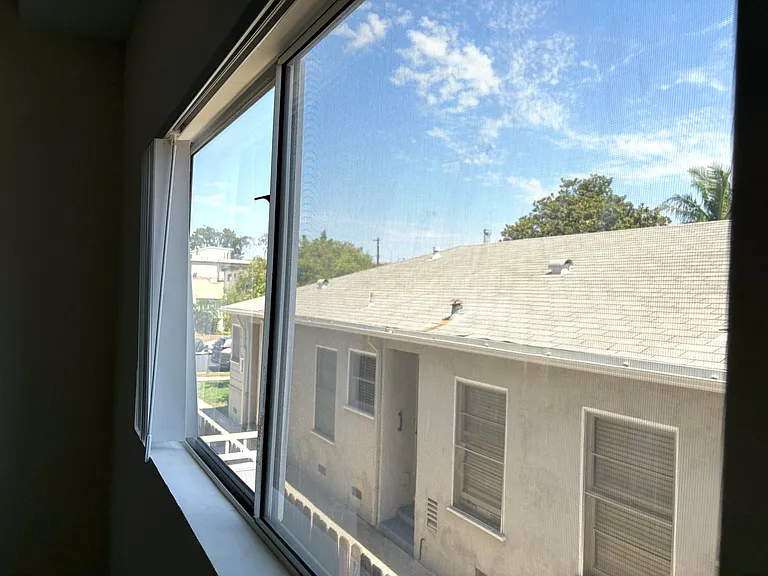2481 S Corinth Ave — Photo 18