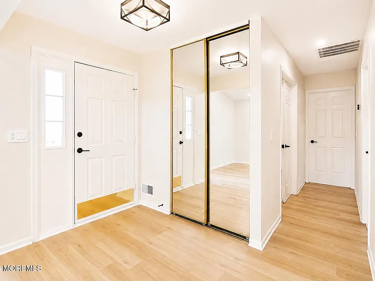 99 Oak Ln — Photo 10