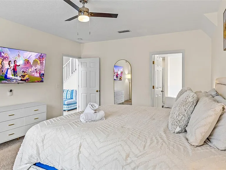 239 Carrera Ave — Photo 32
