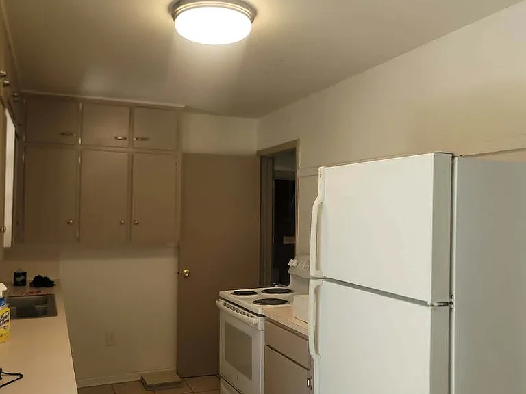 2307 S Broadview St — Photo 9