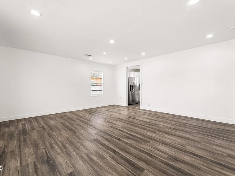 7637 Radford Ave — Photo 29