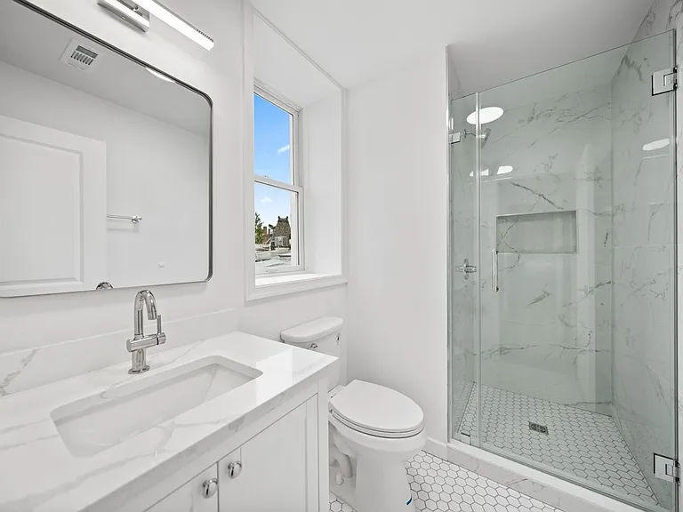411 2nd St SE — Photo 42