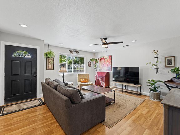 3rd image of 3665 Dune St