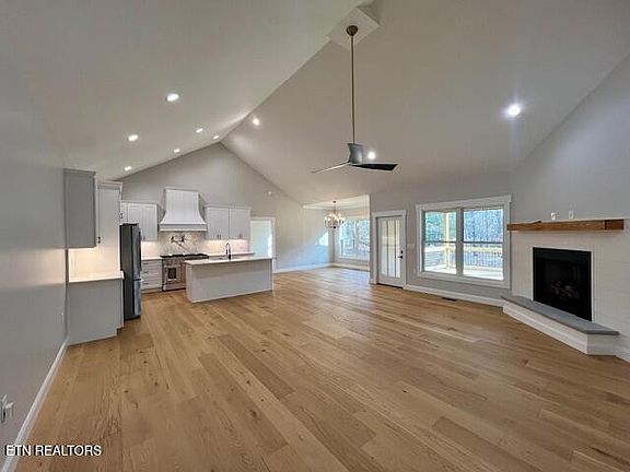 3rd image of 35 Sydney Ct