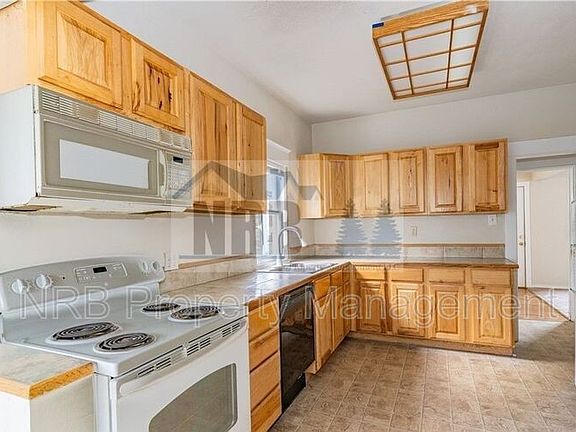 3rd image of 3823 S Park Ave Unit A