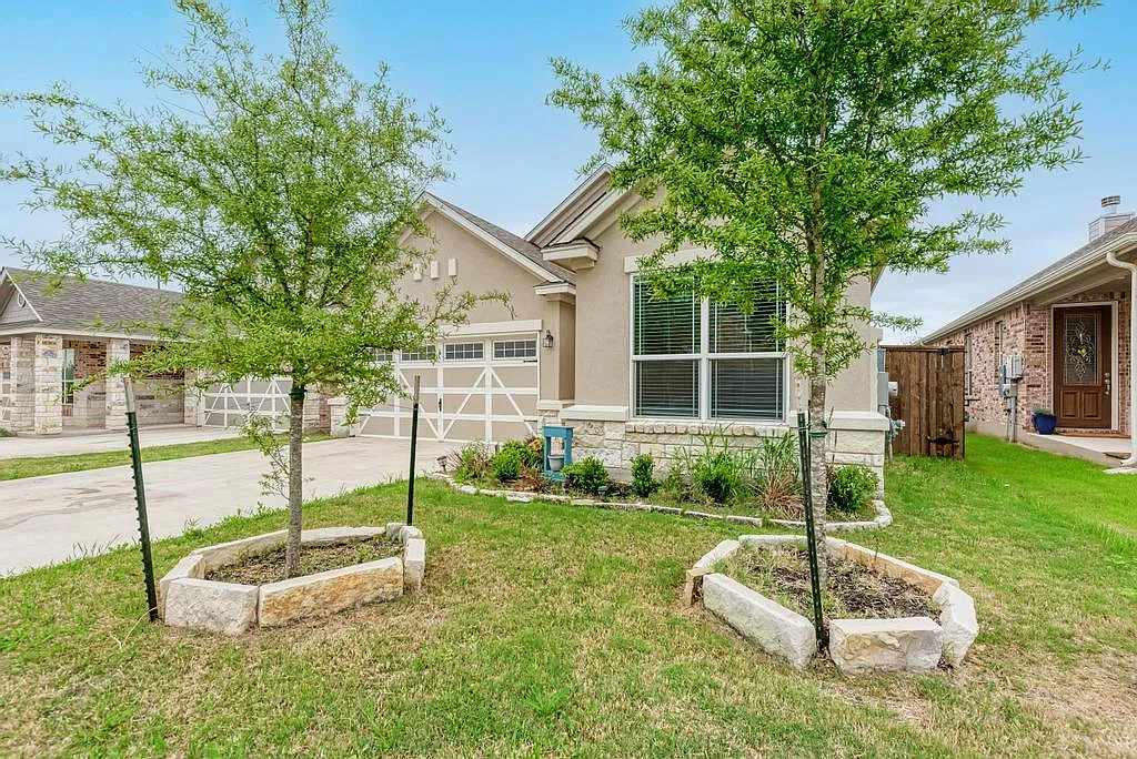 3 bed, 1647 sqft, $2,250 — Photo 2